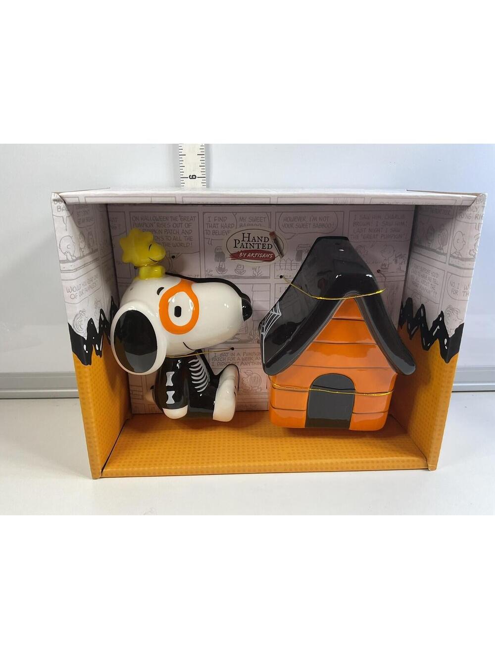 Peanuts Snoopy And Woodstock Spooky Dog House Salt And Pepper Shakers NEW